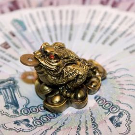 Patarimai, kaip naudojant Feng Shui užkamšyti finansines skyles ir pritraukti pinigų