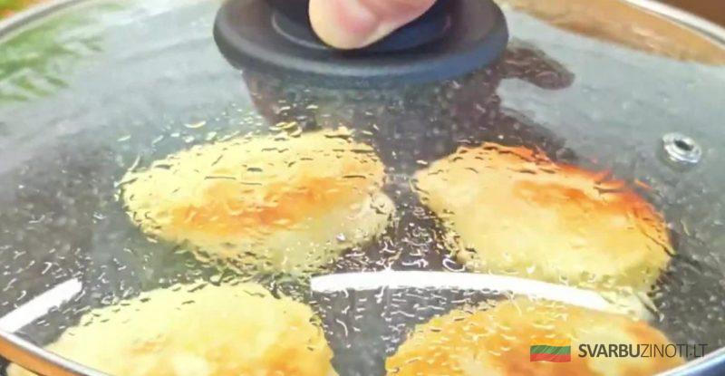 Без яиц, молока и кефира. Аппетитные оладьи на завтрак: пышные и вкусные