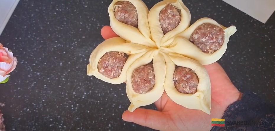 Не просто сделано, а с душой. Булочки с мясной начинкой на праздничный стол
