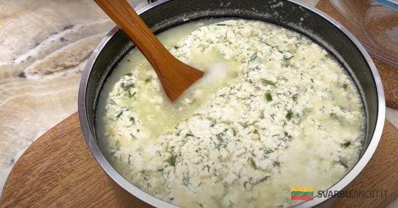 Молоко смешиваю с укропом. Рецепт закусочного сыра к бутербродам на завтрак