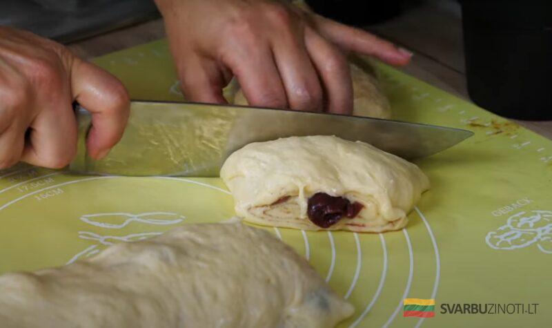 Сдобные булочки с вишней. Воздушные, как облачко