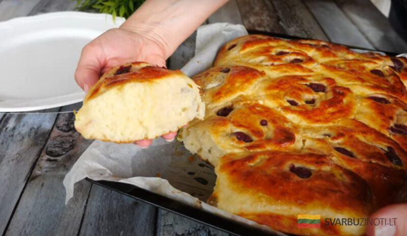 Сдобные булочки с вишней. Воздушные, как облачко