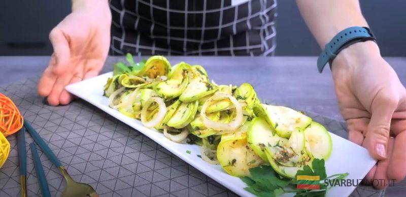 Кабачки летом не жарю, не пеку. Минутная вкуснота: рецепт оригинальной закуски