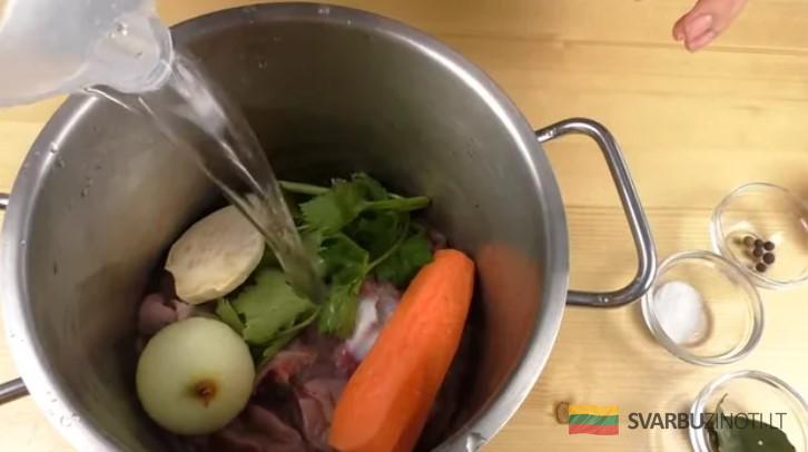 Бюджетно и вкусно! Засыпаем куриные желудочки содой и получаем праздничную закуску за 100 рублей