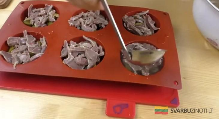 Бюджетно и вкусно! Засыпаем куриные желудочки содой и получаем праздничную закуску за 100 рублей
