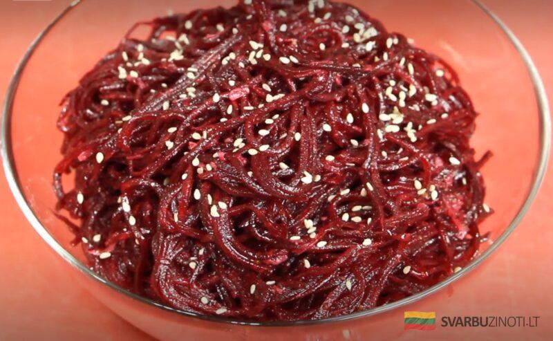 Салат из свеклы. Он действительно очень вкусный, просто объедение