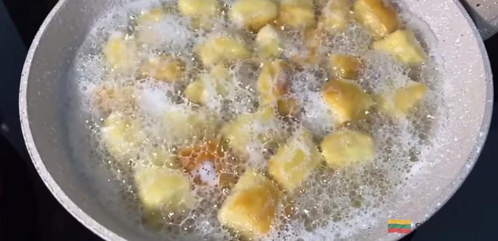 Уже 2 дня подряд их готовлю! Лимон и мука для вкусняшек к чаю. Лимонные подушечки