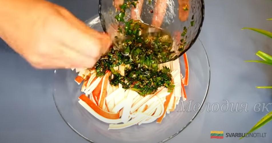 Беру крабовые палочки и готовлю закуску на Новый год. Рецепт к праздничному столу