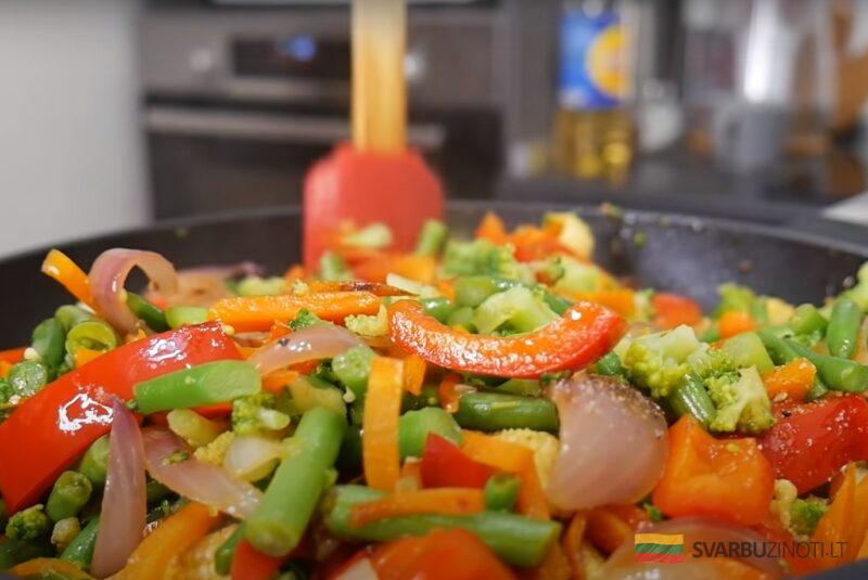 Мясо в духовке вкуснее шашлыка. Нежное мясо в духовке на праздничный стол.