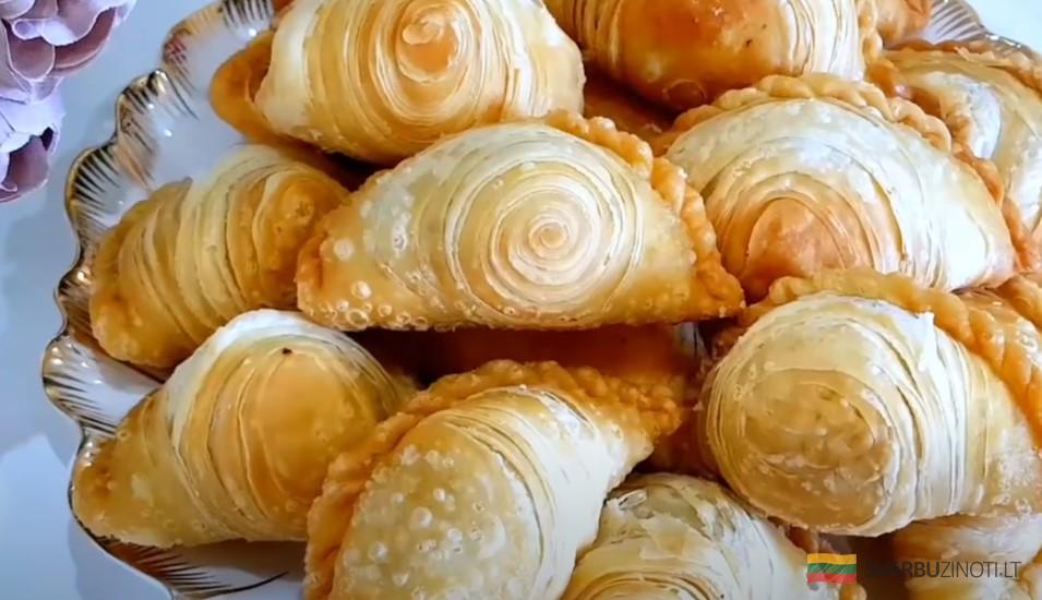 Вкусные пирожки с мясной начинкой: отличная закуска на любой праздничный стол