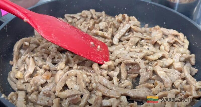 Подсели на мясо по этому рецепту. Готовлю на сковороде: намного вкуснее, чем в дорогом ресторане