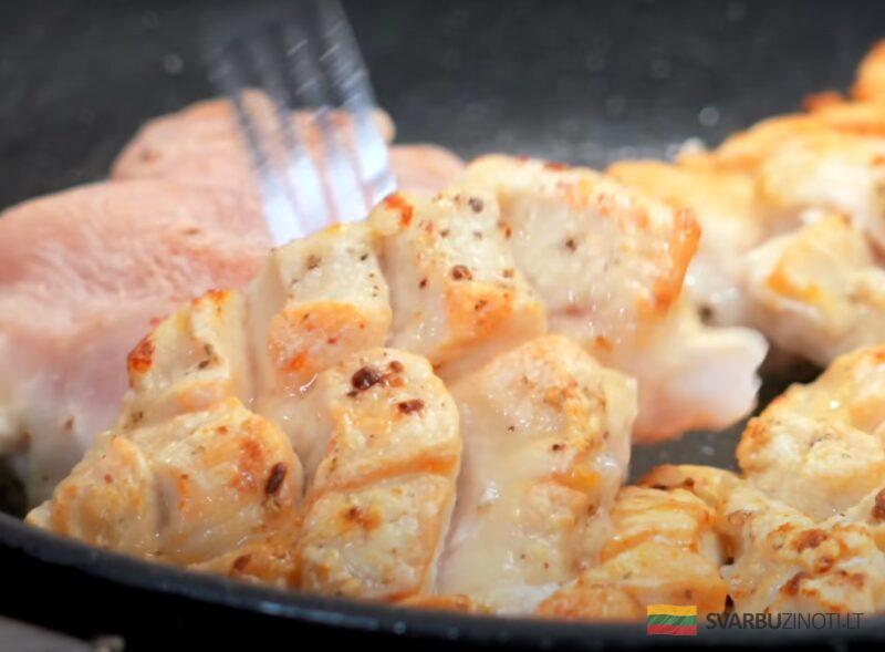 Нежное и сочное куриное филе с сырным соусом. Оригинальный рецепт