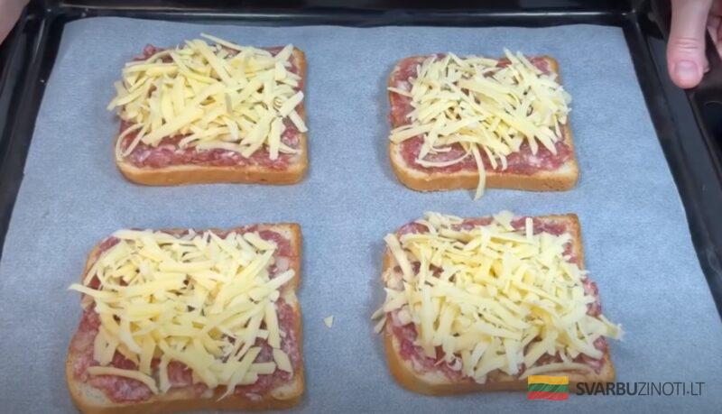 Просто делаю фарш и наношу на хлеб. Рецепт вкусной закуски: готовлю так более 10 лет