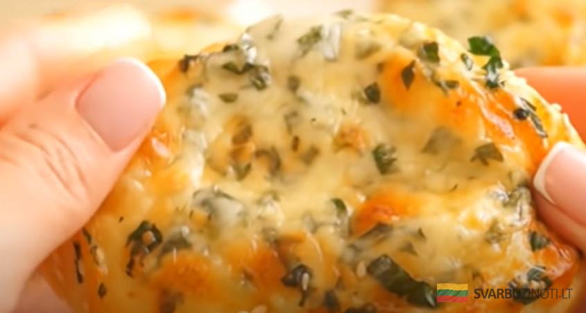 Вместо пирожков: вся семья подсела на эти вкусняшки! Лодочки с сыром, чесноком и зеленью
