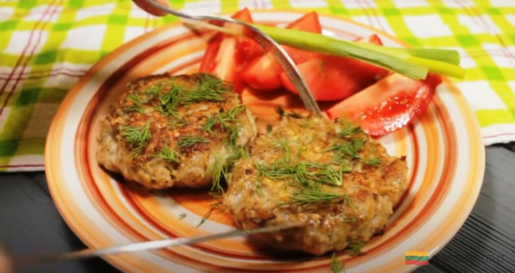 Беру 250 г фарша и получаю целую сковороду вкусных котлет. Никто не догадается что в них