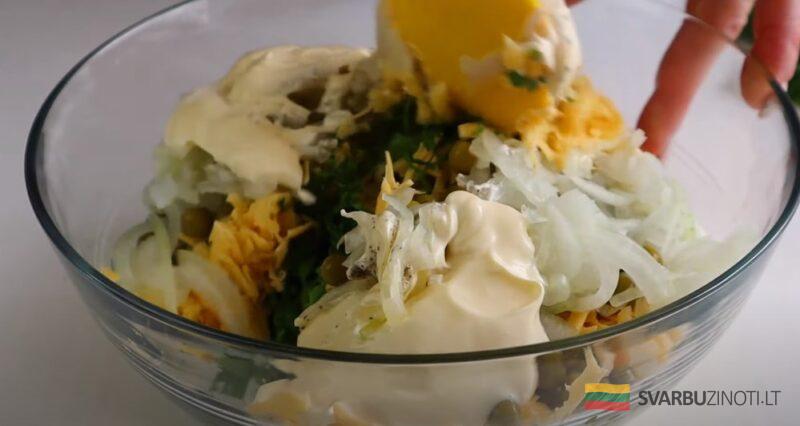 Салат "Простенький". Вкусная закуска за 5 минут: съедается на ура