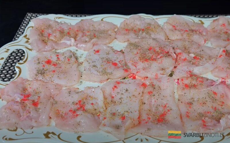 Повар из ресторана показал, как готовить куриное филе просто и невероятно вкусно. Рецепт заслуживает медали