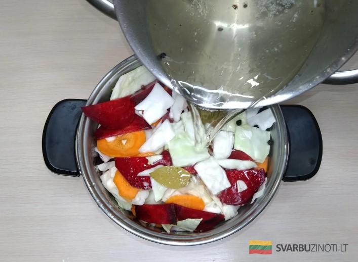 Маринуем вкуснейшую капусту круглый год, даже не шинкуем! Нарезаю ломтиками и заливаю кипятком
