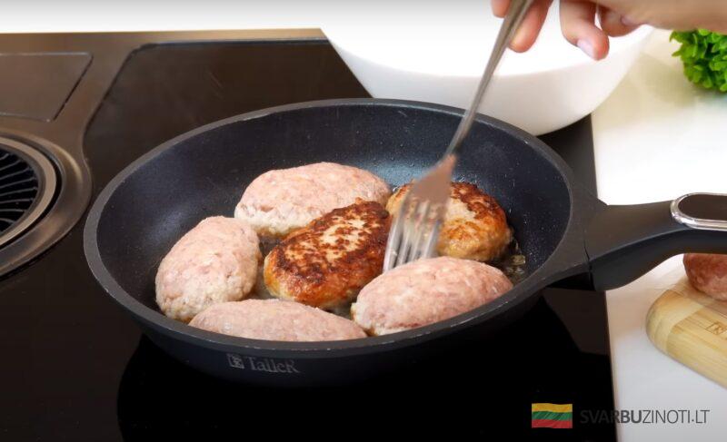 Сочнее не бывает. Рецепт вкусных котлет по рецепту моей мамы: всегда нежный и сливочный вкус