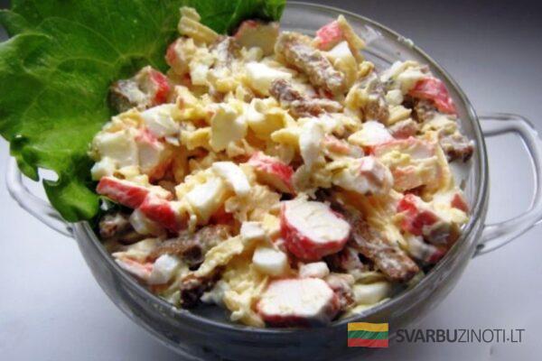 Гости будут довольны. Быстрый и вкусный: салат с сухариками "Королевский"