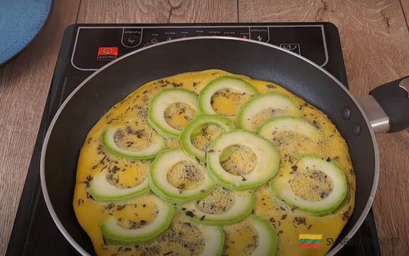 Только кабачки и яйца. Невероятно вкусное блюдо за 15 минут: почему я раньше не знала этого рецепта
