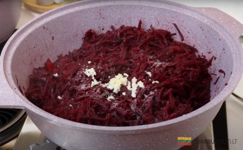 Сразу готовлю много и ставлю в холодильник. Салат из свеклы "Мамулин"