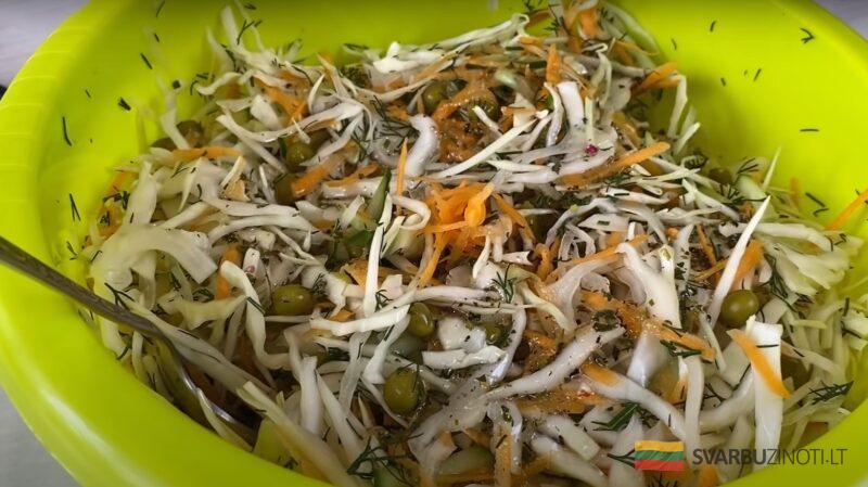 Всего 5 минут и готово. Салат из капусты на каждый день: сочный и вкусный
