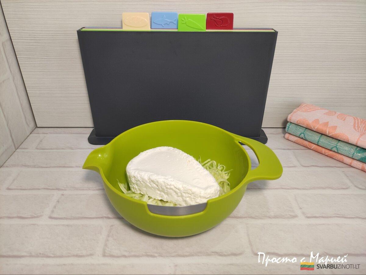 Попался новый рецепт из кабачков: вкуснее, чем оладьи, только проще и жарить не нужно (делюсь)