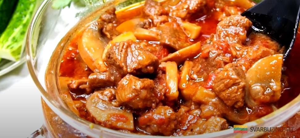 Сразу готовлю 2 – 3 порции такого мяса, а потом меняю гарниры! Даже говядина тает во рту
