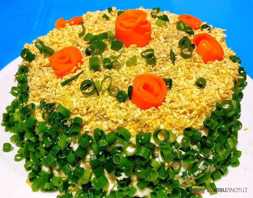 Шпротный салат с плавленым сырком и огурцами