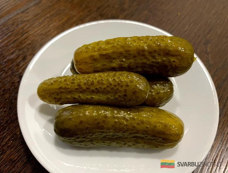 Открыла баночку с маринованными огурцами, а они оказались кислые. Расскажу, как легко исправить вкус