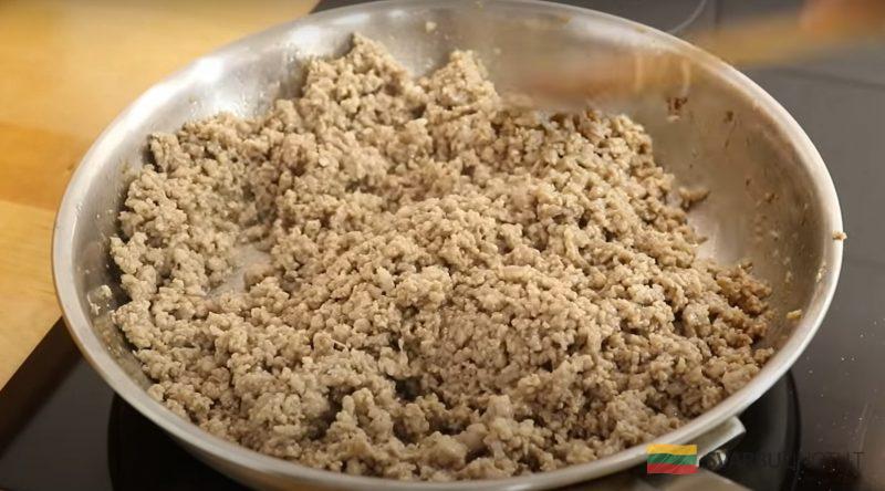 Пуховые пирожки с мясом: получаются самые пушистые и мягкие