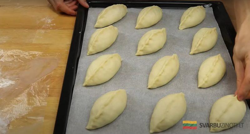 Пуховые пирожки с мясом: получаются самые пушистые и мягкие