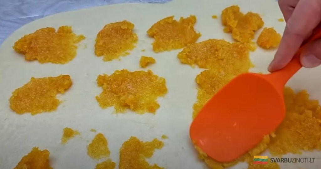 Сытный и вкусный торт на любой случай! Трухлявый пень: сметанный торт с черносливом и орехами