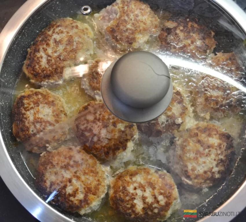 Жарить котлеты нужно с открытой крышкой или закрытой. Как правильно
