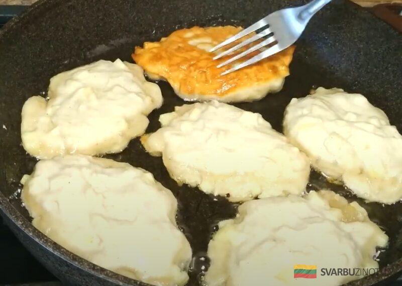 Вкусняшки к чаю за 15 минут: нежные и ароматные яблочные оладьи. Простой рецепт!