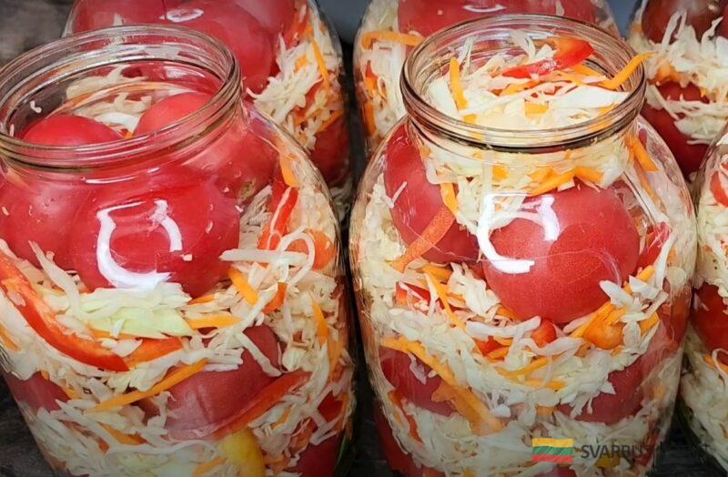 Просто залейте их кипятком. Помидоры, которые "улетают" первыми. Вкусная заготовка с капустой на зиму