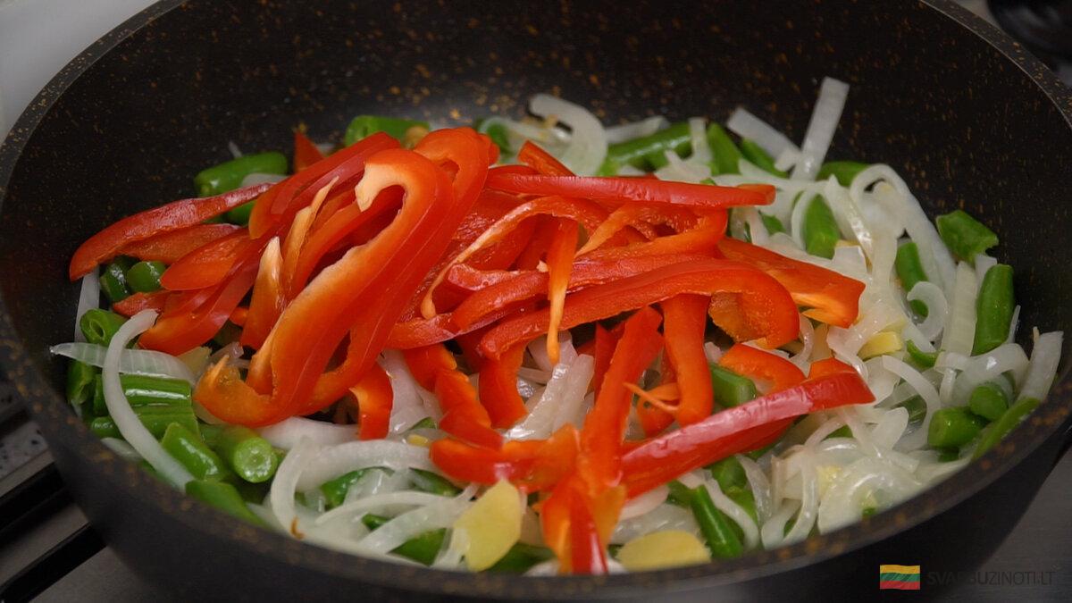 Друзья, всем привет! Хорошего Вам дня и вкусного ужина!😊🙏🏻 Делюсь новым рецептом, который впервые попробовал на днях. Овощи это просто ум отъешь!-32