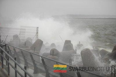 Stiprus vėjas pajūryje