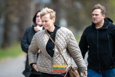 Rūta Ramoškienė atvyko į Manto Sadausko laidotuves