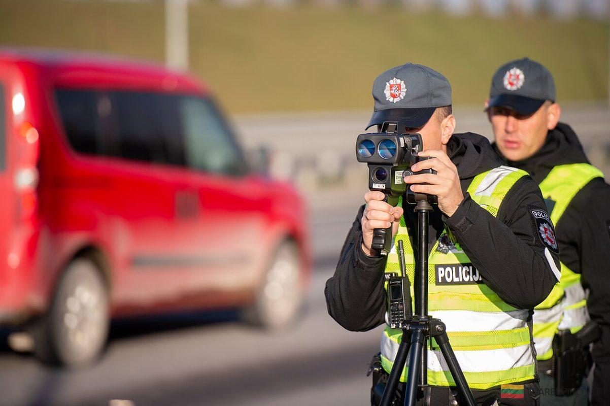Rugpjūčio mėnesį keliuose prasidės intensyvūs policijos reidai: vairuotojams – griežtesnės kontrolės savaitės