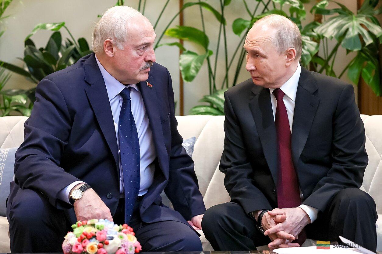 Baltarusija stiprina karinį buvimą prie Ukrainos sienos, JAV svarsto derybų atnaujinimą dėl karo pabaigos