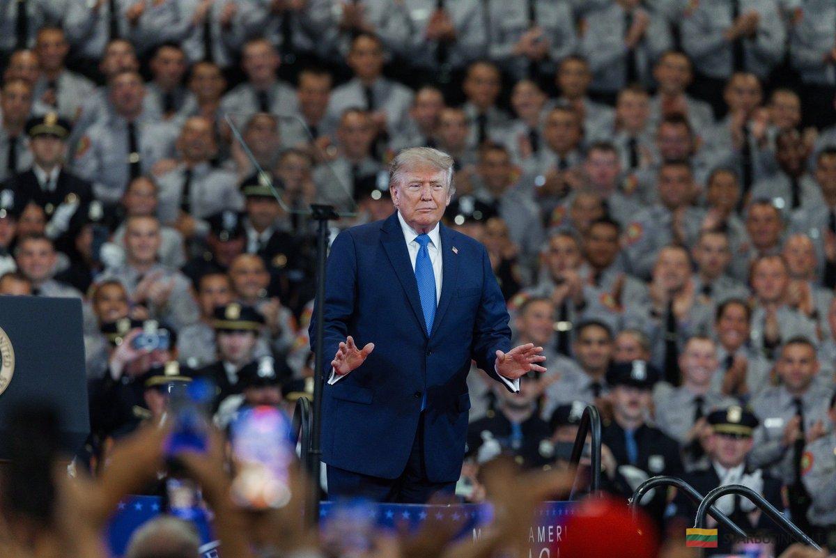 Iranas kategoriškai atmeta Trumpo planus paskelbti Hormuzo sąsiaurį JAV teritorija