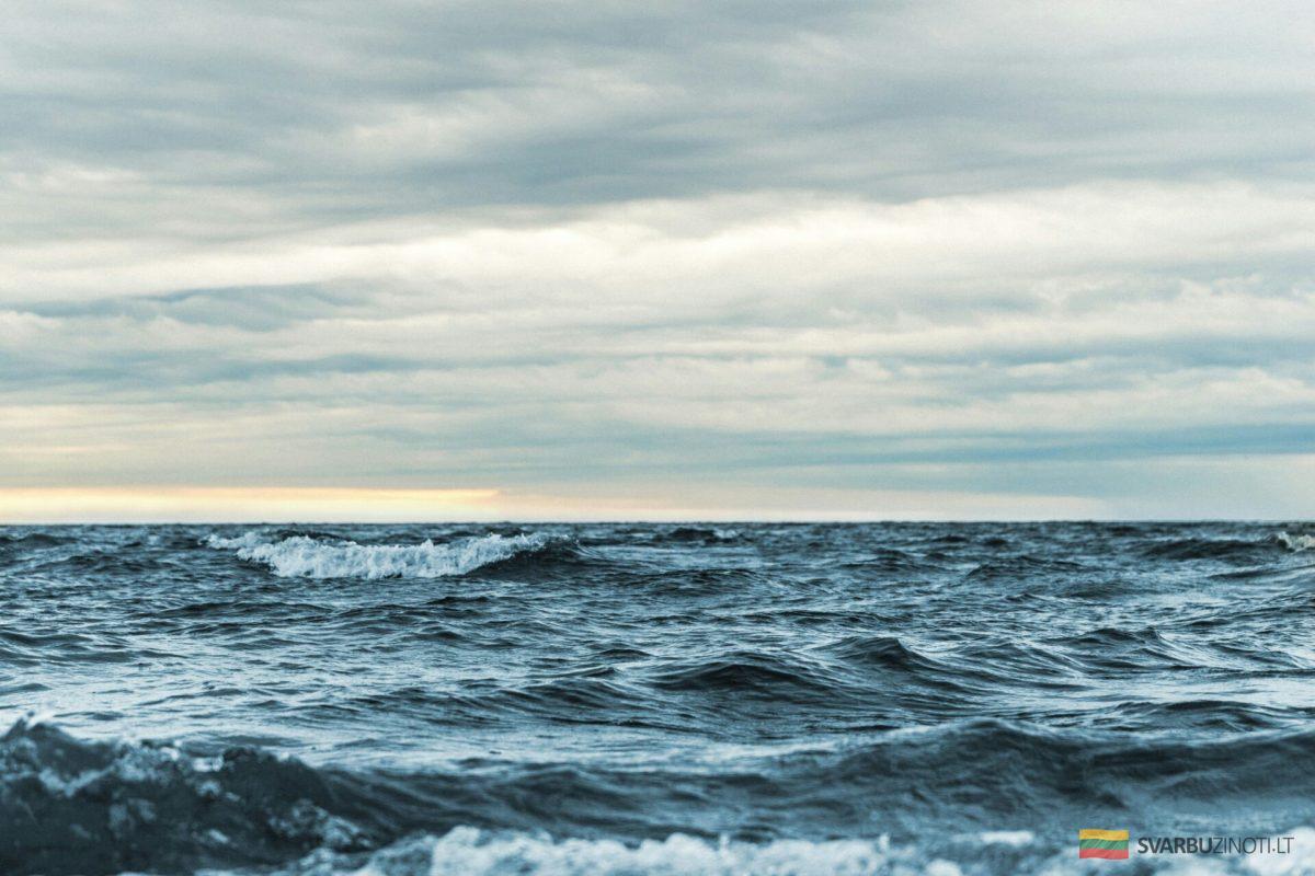 Lenkijos plaukikas Bartłomiej Kubkowski pirmasis vienas perplaukė Baltijos jūrą ir įveikė daugiau nei 160 km
