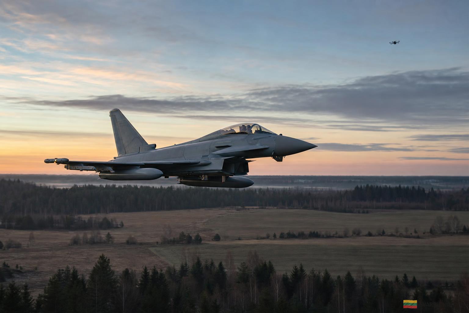 NATO naikintuvai atvėrė ugnį prie Baltarusijos sienos: Latvijoje numuštas Ukrainos dronas