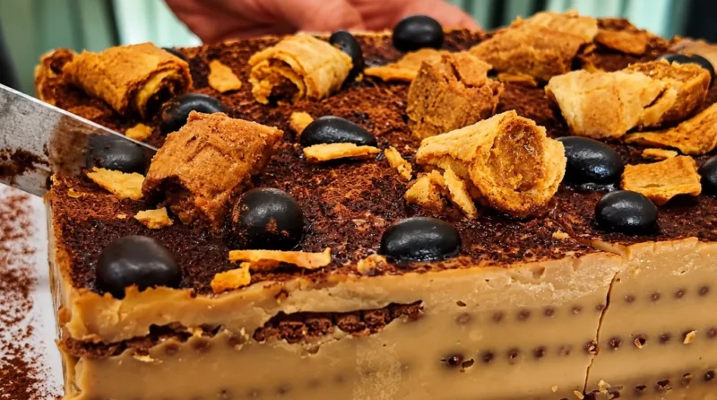 Idealus nekeptas desertas: pakelis sausainių, pienas ir šaukštelis kavos — per 2 val. tortas paruoštas